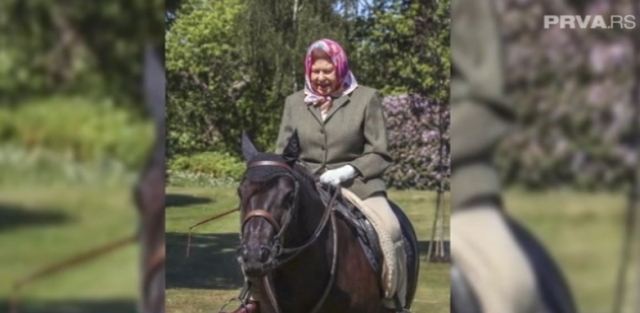 Kraljica na konju: Prva fotografija posle povlačenja VIDEO