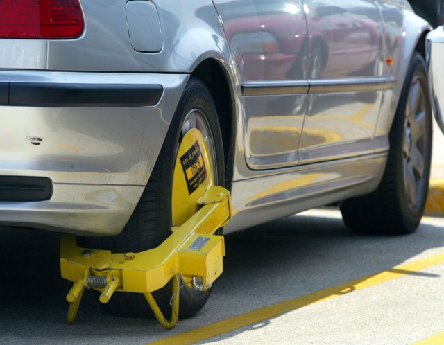 Nova tehnologija: Iz vozila snimaju i pišu kazne za parkiranje