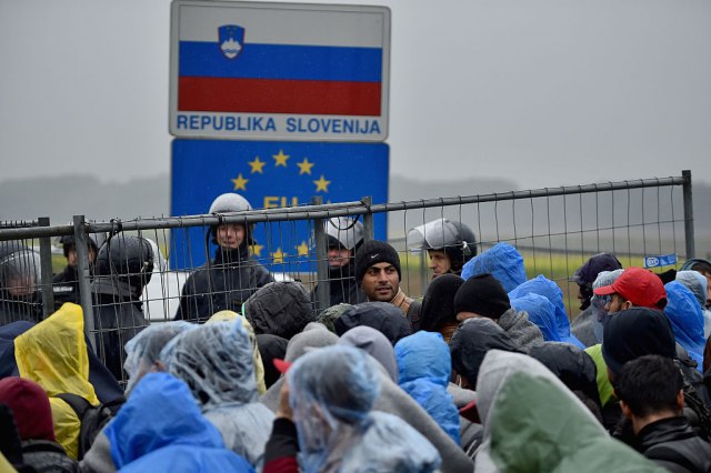Slovenija rasporedila hiljadu policajaca na granici s Hrvatskom