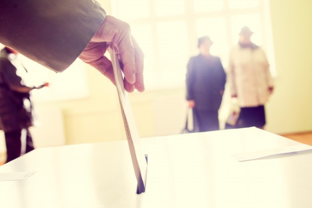 Izbore organizuje RIK, ali graðani mogu da glasaju samo na lokalu