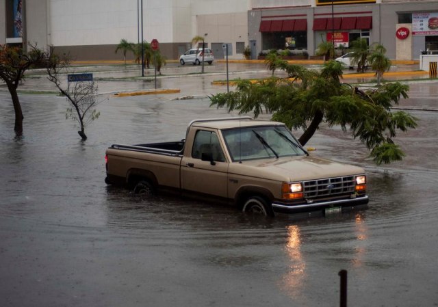 Oluja Kristobal: Poplave, zatvoreni auto-putevi, kreæe i ka obalama SAD... VIDEO