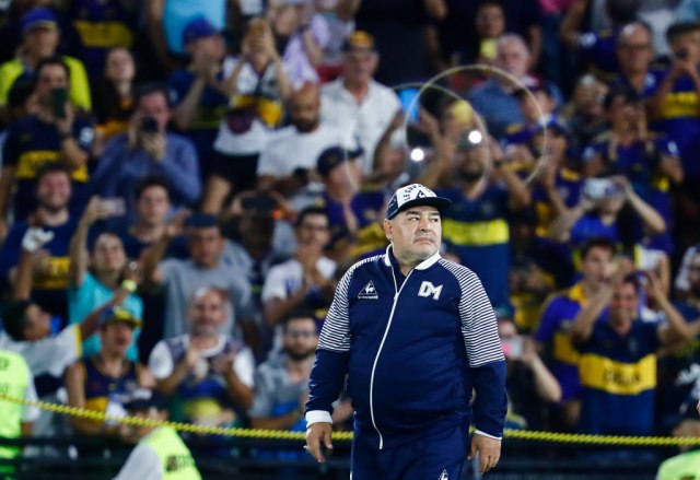 Maradona ostaje trener Himnasije