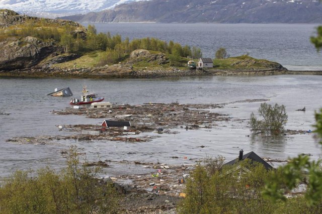 Strašni snimci iz Norveške: Proradilo klizište, kuæe završile u moru VIDEO