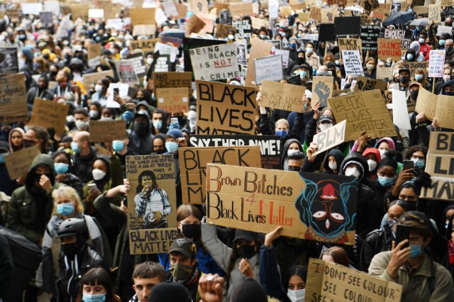 London: Stotine graðana na protestu protiv rasizma