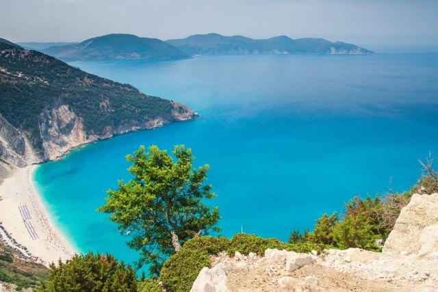 Biæe veselo na plaži: Grèka æe doèekati hiljade turista koji ni ne znaju da su zaraženi
