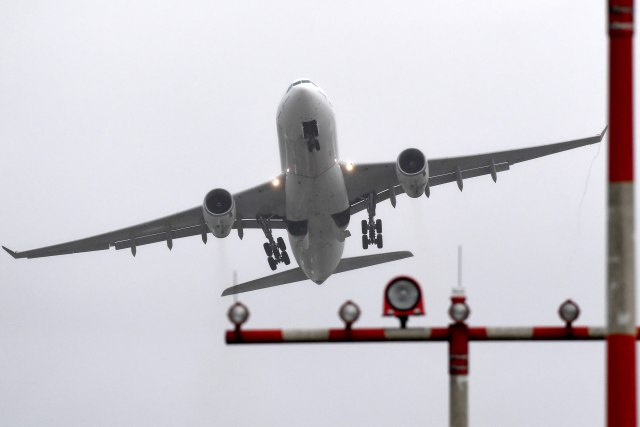 Zalivske avio-kompanije produžavaju privremeno smanjenje plata