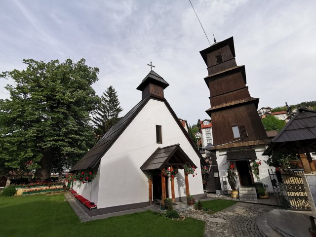 Porta Crkve Svetog Marka najlepše uređeno dvorište u Užicu, a unutra bogata riznica FOTO