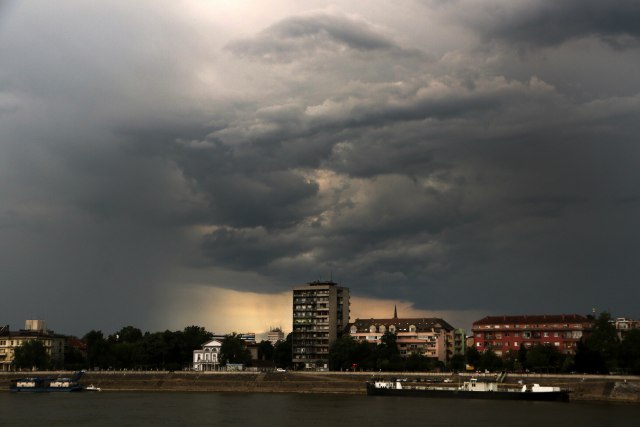 Hitno upozorenje RHMZ – ponovo provala oblaka i grad, a šta nas oèekuje u narednim danima?