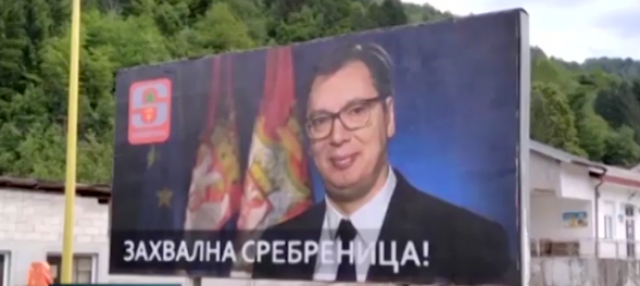 U Srebrenici ponovo postavljen bilbord sa likom Aleksandra Vučića VIDEO