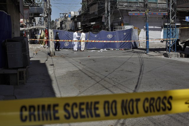 Novi snimak šokirao javnost: Kraljevska policija brutalna prema muškarcu VIDEO/FOTO