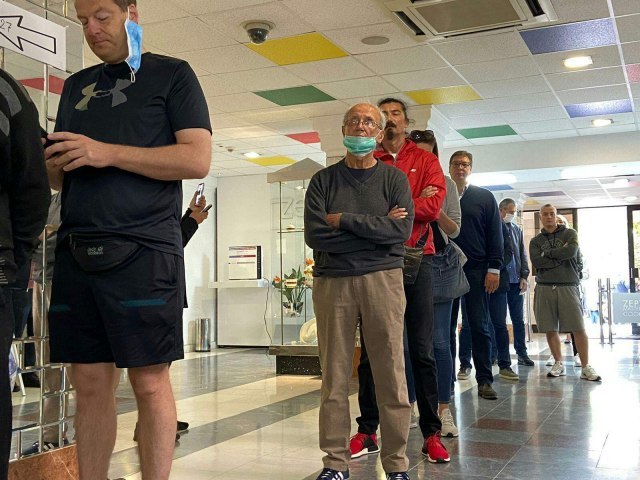 Vucic voted, waited in line at the polling station PHOTO