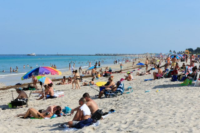 Mladi su krivi: Zatvaraju se plaže, zabranjuje se alkohol