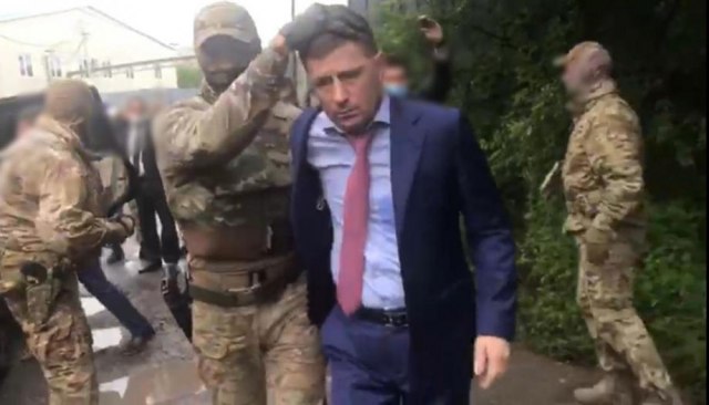 Uhapšen ruski guverner, maskirani agenti ga strpali u kombi: Velika opomena Putinovoj opoziciji?