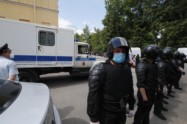 Šta se zakuvava u Rusiji? Policija pretresala stanove i kancelarije zbog "NE"