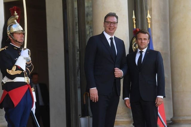 Vucic: Discussing three crucial issues with Macron; You cannot take power by violence