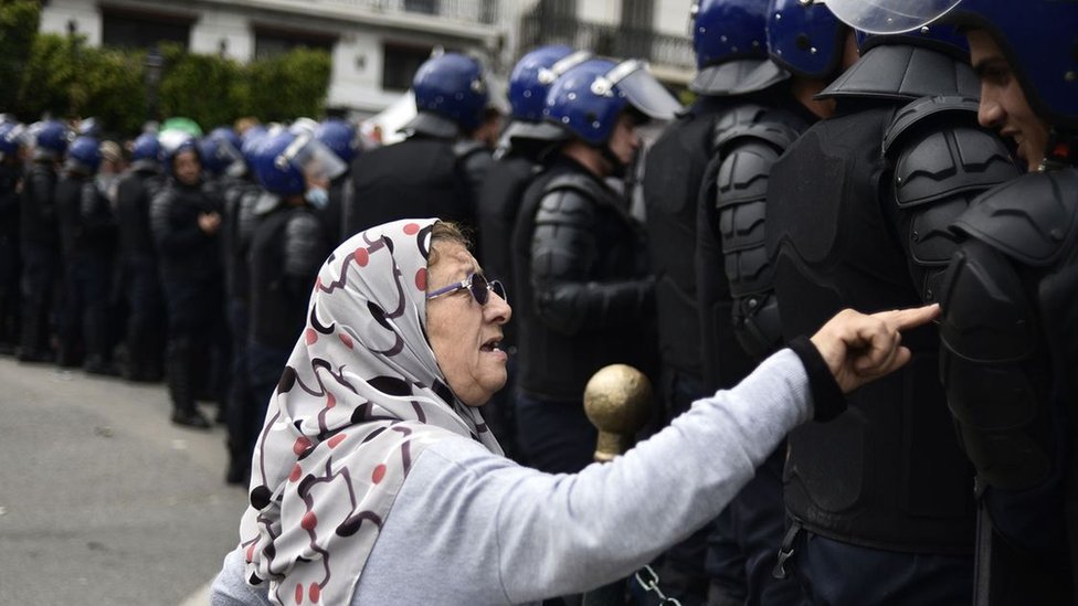 Nenasilne demonstracije i pravilo od 3,5 odsto: Kako mala manjina na protestima može da promeni svet