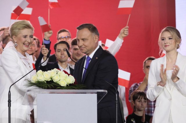 Neizvesni izbori u Poljskoj, oba kandidata proglasila pobedu