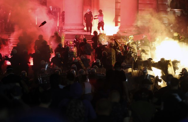 Društvenim mrežama kruže opasni pozivi: Demonstranti smišljaju nove, ekstremne akcije po Srbiji FOTO