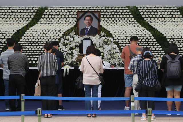 Onlajn sahrana gradonaèelnika Seula; Pronaðen mrtav, ranije podneta krivièna prijava zbog uznemiravanja