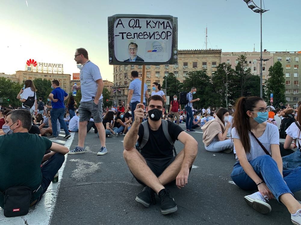 Protesti u Beogradu i Srbiji: Lažne vesti, dezinformacije, manipulacije i teorije na društvenim mrežama
