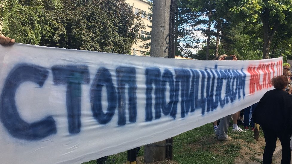 Protesti u Srbiji: U Beogradu tražili oslobaðanje uhapšenih, mirni skupovi i u drugim gradovima