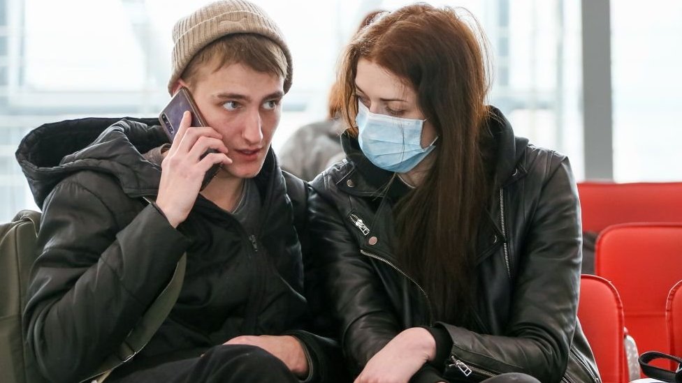 Korona virus: Zašto muškarci ređe nose maske