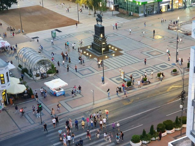 Mali broj demonstranata u Beogradu, u Nišu se okupilo 30 ljudi FOTO