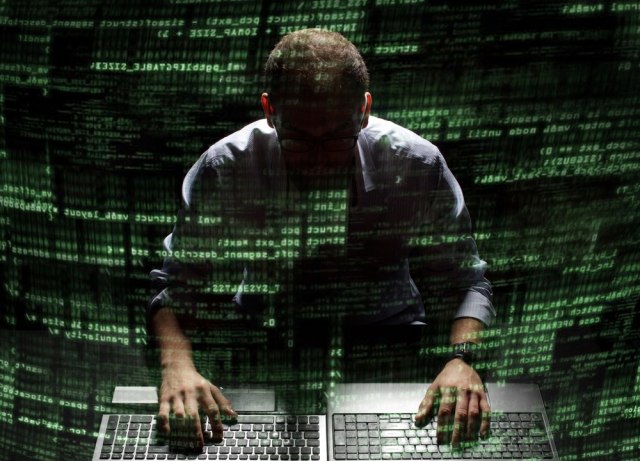 Twitter nalozi poznatih na meti hakera i bitkoin prevere