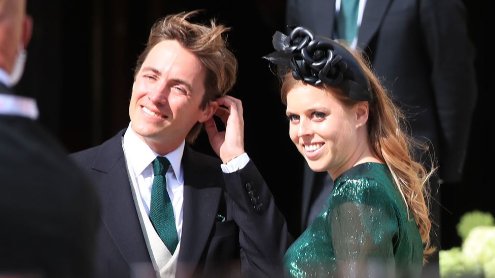 Kraljevsko venèanje: Princeza Beatris udala se sa Edoarda Mapelija Mozija na privatnoj ceremoniji u Vindzoru