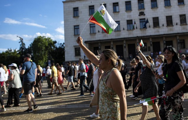 Deseti dan zaredom: Protesti širom Bugarske, narod traži ostavku Vlade VIDEO