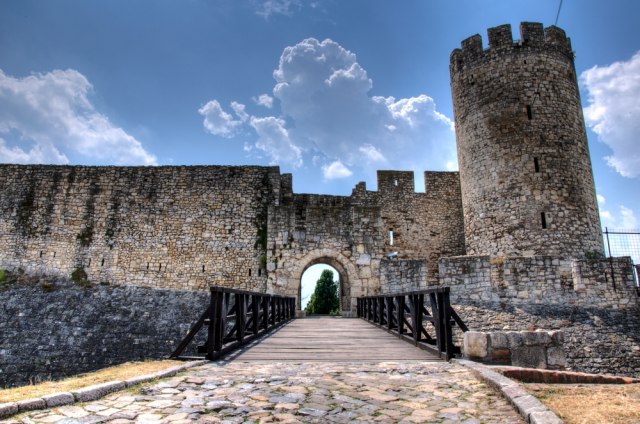 Sve hrišæanske crkve na svetu istog dana zvone zbog Beograda i ovog dogaðaja