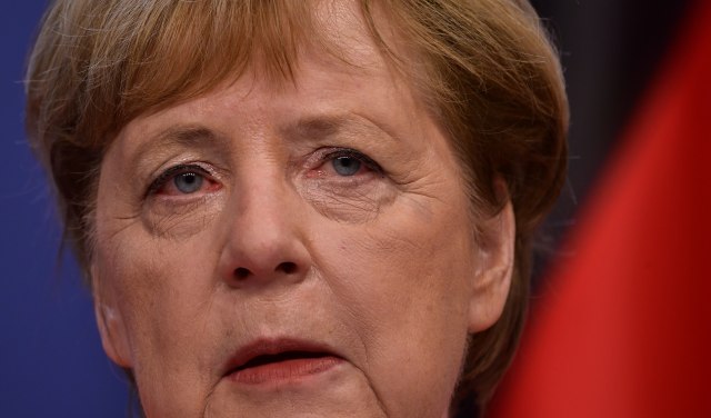 Angela Merkel je sinoæ telefonskim pozivom spreèila rat?