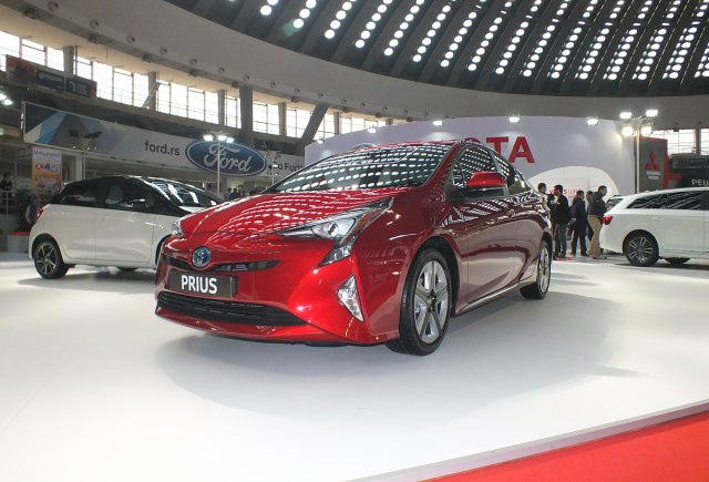 U Srbiji raste interesovanje za hibridne i električne automobile, u ponudi i Tesla