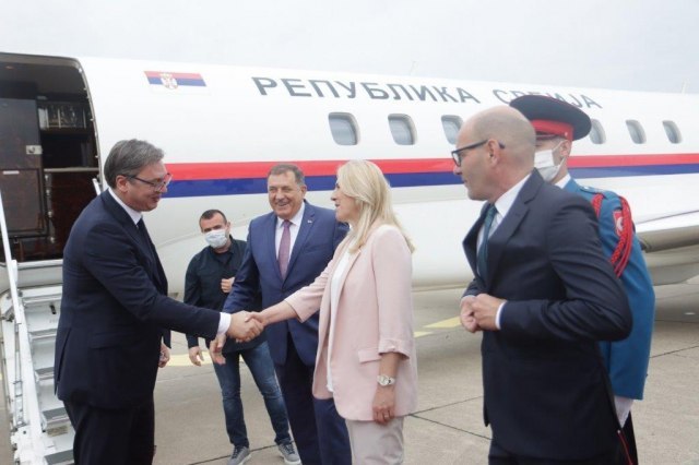 Vucic arrived to Banja Luka, he was welcomed by Cvijanovic and Dodik VIDEO