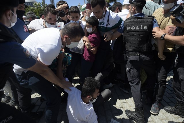 Chaos in front of Hagia Sophia. Police cordon breached; Church bells in Greece VIDEO