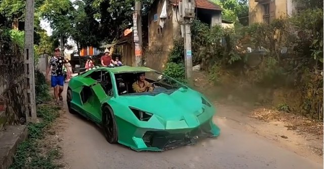 Lamborghini od kartona VIDEO