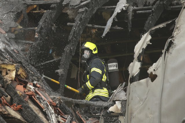 Avion udario u stambenu zgradu u Nemaèkoj - ima mrtvih VIDEO/FOTO