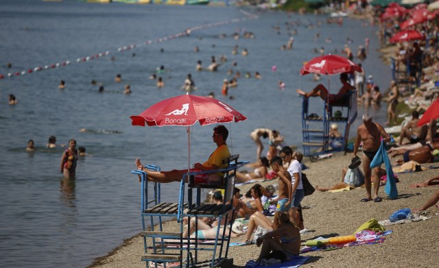 Beograđani spas od vrućina našli na Adi i bazenima - šta o tome kaže dr Kon? VIDEO/FOTO