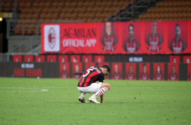 Tužan oproštaj fudbalera Milana od San Sira VIDEO