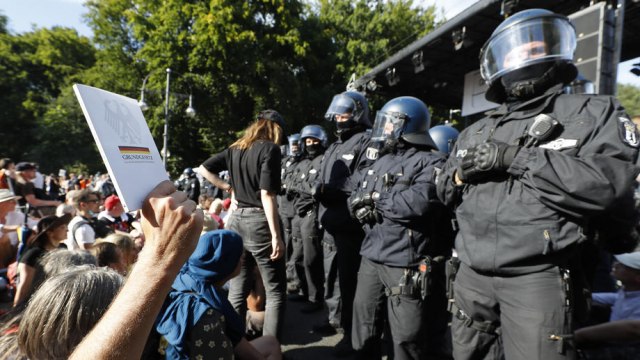 Berlin: Povređeno 45 policajaca, uhapšena 133 demonstranta