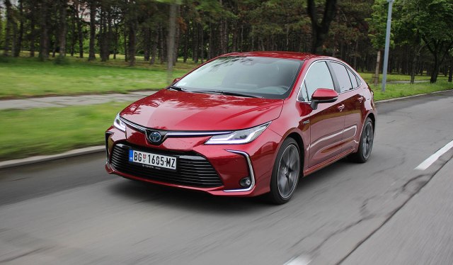 Test: Toyota Corolla 1.8 Hybrid Executive – vreme sporta i razonode