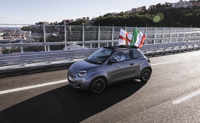 Ponos Italije: FIAT 500 simbolièno "otvorio" novi most u Ðenovi FOTO/VIDEO