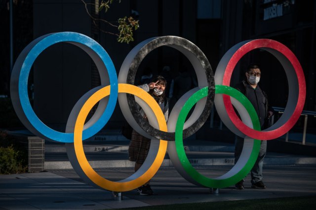 Olimpijski krugovi iz Tokija poslati na èišæenje