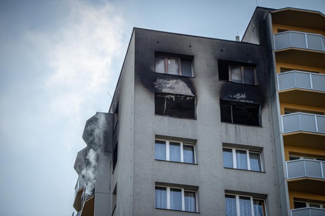 Požar u višespratnici u Češkoj: Ljudi iskakali kroz prozore, 11 mrtvih, među njima 3 dece VIDEO