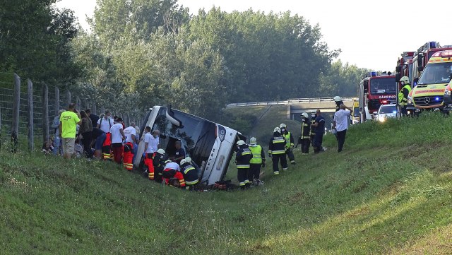 Udes poljskog autobusa u Maðarskoj: Jedan poginuo, troje povreðeno FOTO