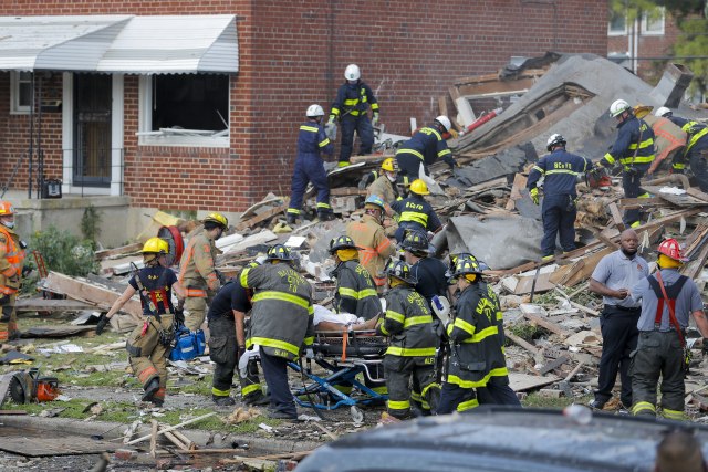 Eksplozija u SAD odnela tri kuće - ima poginulih i zarobljenih u ruševinama FOTO