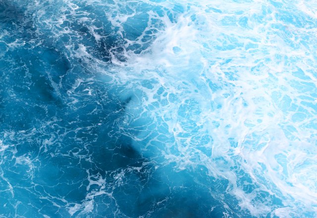 Katastrofa u Indijskom okeanu: Veæ iscurilo 1.000 tona nafte, a sad preti i da æe se brod prepoloviti VIDEO