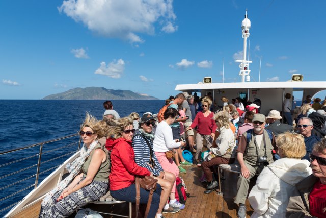 "Najezda turista": Luke ovih ostrva krcate uprkos zabrani okupljanja