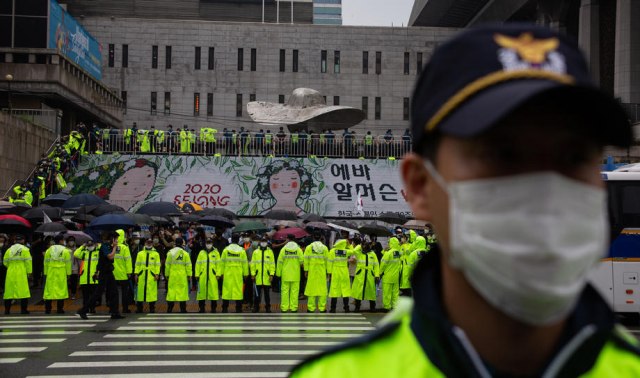 Protesti u Seulu: Hiljade demonstranata protiv novih mera vlade FOTO
