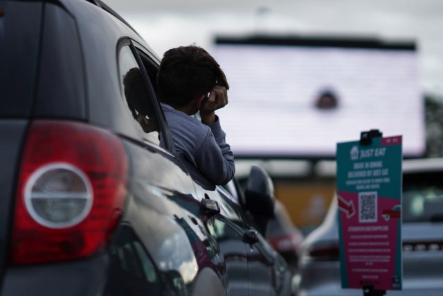Zašto roditelji ne vezuju svoju decu na zadnjem sedištu? VIDEO